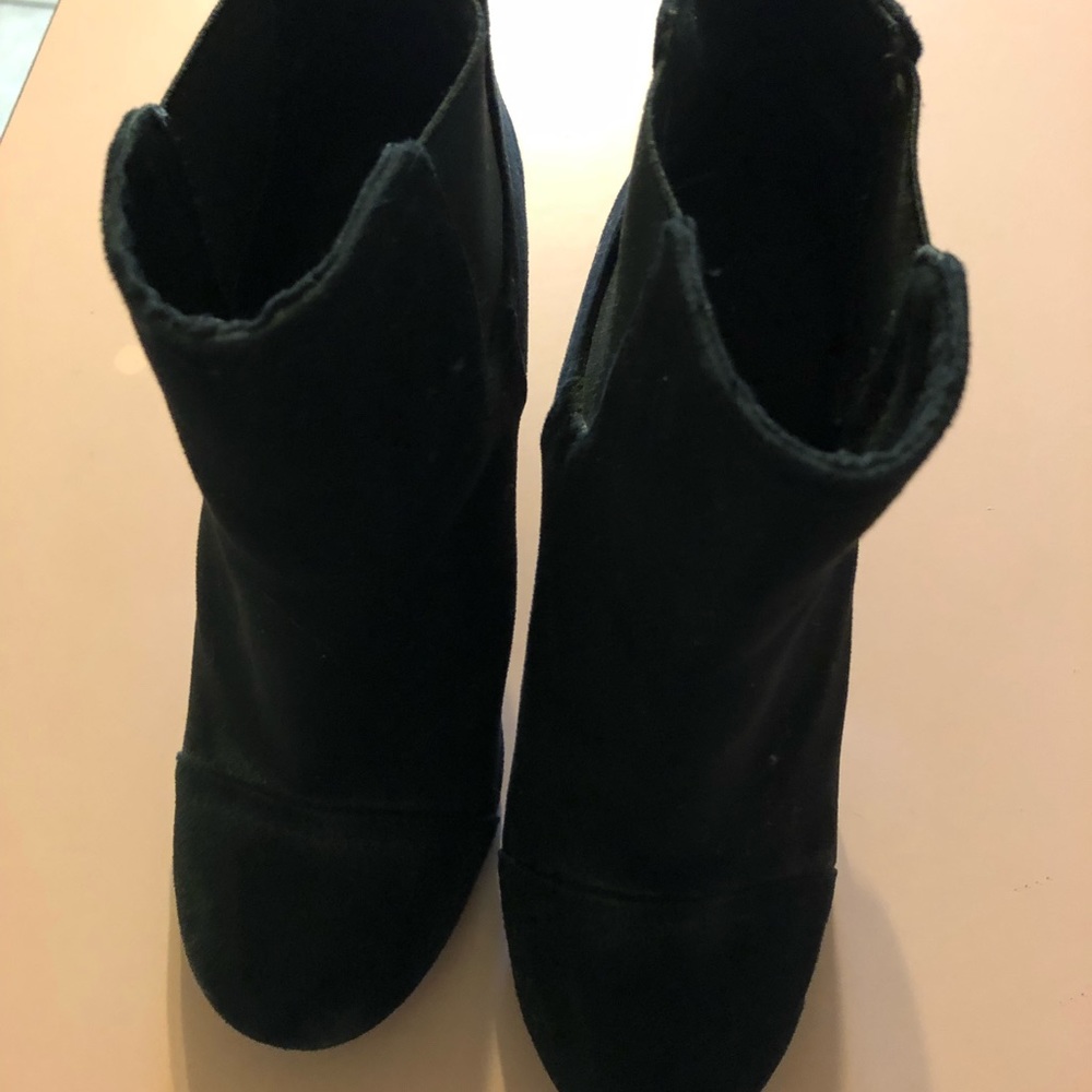 Cute black suede ankle booties! - Picture 2 of 3
